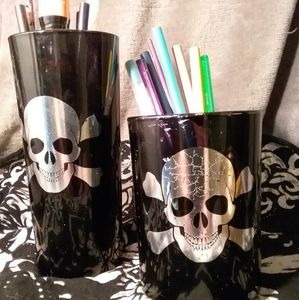 2Sets O' Skulls 2 Cups and 2 Table Runners